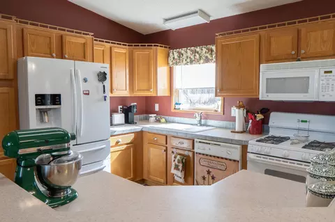 Kitchen - 49372 County 9, Staples, MN 56479 photo 2 of 3