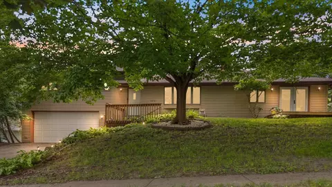 7872 142nd St W, Apple Valley, MN 55124