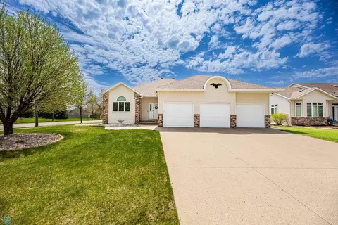 545 43rd Ave S, Moorhead, MN 56560
