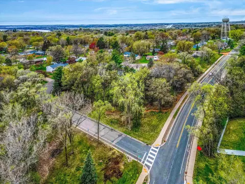 231 13th St, Hudson, WI 54016
