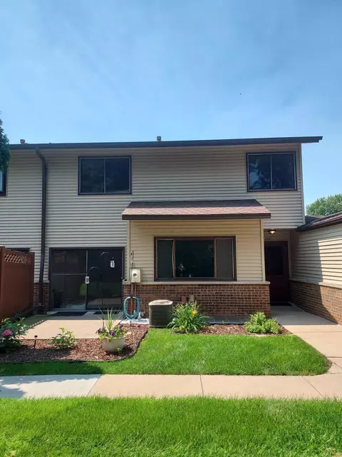 4087 Foss Rd, Saint Anthony, MN 55421