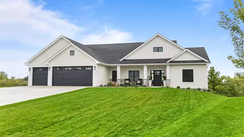 2038 Legacy Dr, Faribault, MN 55021