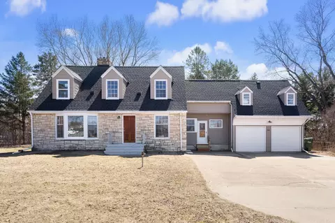 590 Highway 36 W, Roseville, MN 55113