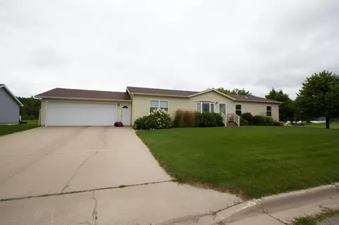 932 Spruce Ave S, Thief River Falls, MN 56701