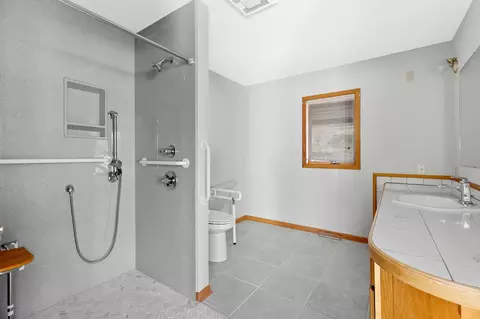 Bath - 11965 Scenic River Dr, Baxter, MN 56425 photo 1 of 2