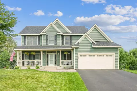 6596 Clearwater Creek Dr, Lino Lakes, MN 55038