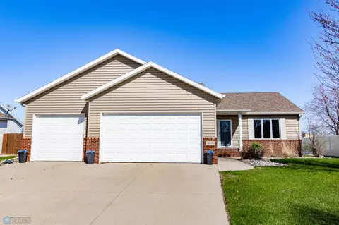 4010 10th St S, Moorhead, MN 56560