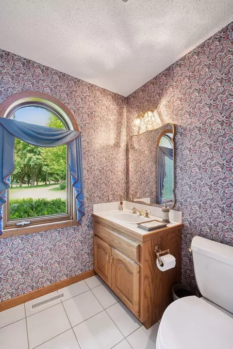 Bath - 5325 Saddle Ridge Trl, Maple Plain, MN 55359 photo 3 of 4