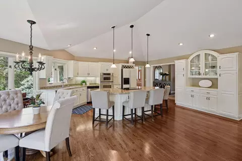 Kitchen - 5325 Saddle Ridge Trl, Maple Plain, MN 55359 photo 3 of 4