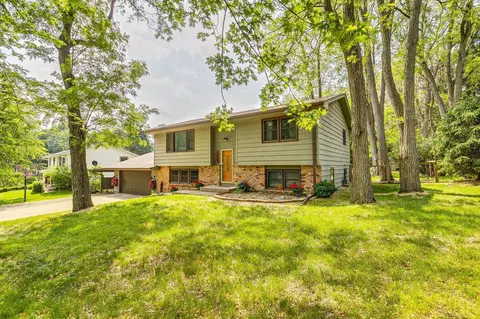 720 Mercury Dr W, Shoreview, MN 55126