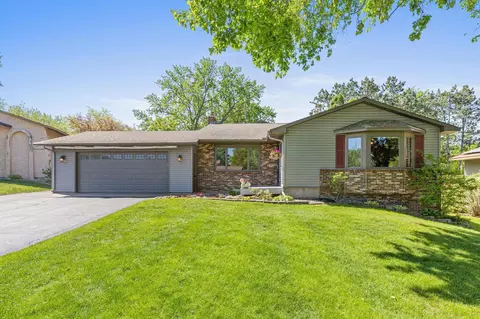 210 Lilac Ln, Shoreview, MN 55126