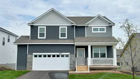 2031 Rainier Dr, Shakopee, MN 55379