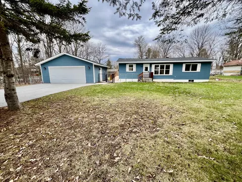 445 NE 2nd Ave, Cohasset, MN 55721