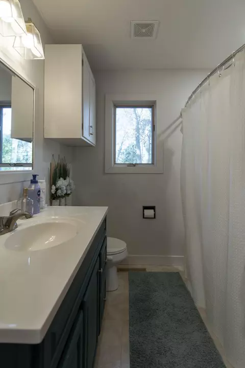 Bath - 5360 Marohn Rd, Baxter, MN 56425 photo 2 of 4