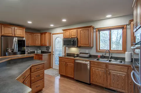 Kitchen - 5360 Marohn Rd, Baxter, MN 56425 photo 4 of 5