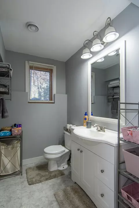 Bath - 5360 Marohn Rd, Baxter, MN 56425 photo 3 of 4