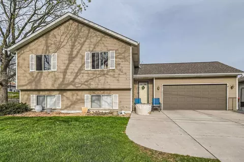 2016 Mcmenemy St, Maplewood, MN 55117