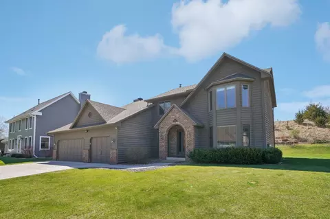 10847 Jackson Dr, Eden Prairie, MN 55347