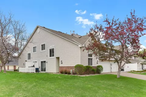 2560 Heritage Dr #122, Mendota Heights, MN 55120