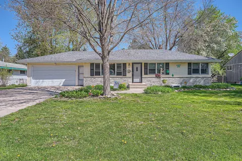239 Hawes Ave, Shoreview, MN 55126
