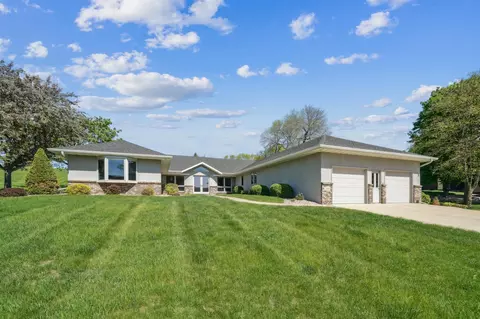 2090 Knollwood Dr, Fairmont, MN 56031