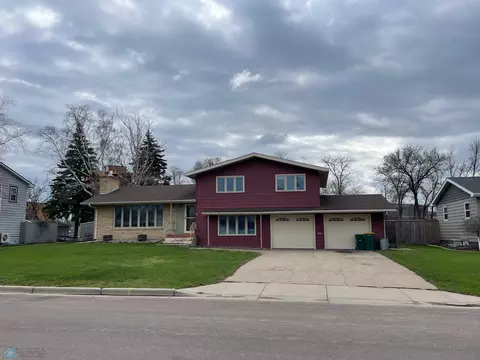 607 14th Ave N, Wahpeton, ND 58075