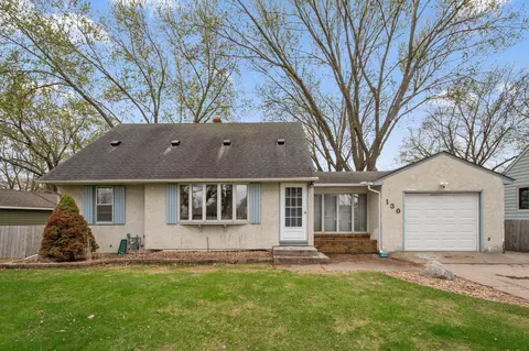 130 Skillman Ave E, Maplewood, MN 55117