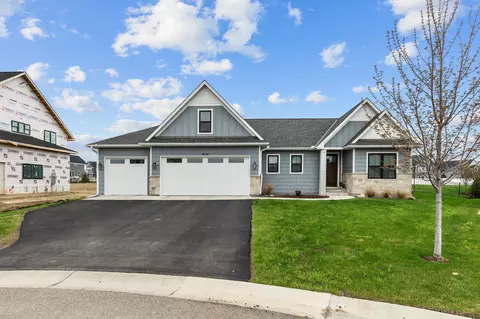 4018 Savanna Ct, Chaska, MN 55318