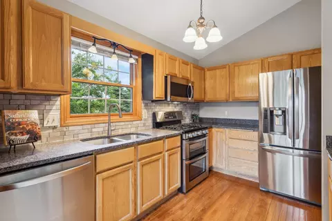4681 Stratford Ln, Eagan, MN 55123 photo 10