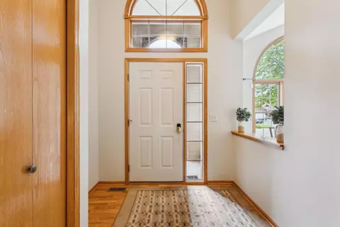 4681 Stratford Ln, Eagan, MN 55123 photo 3