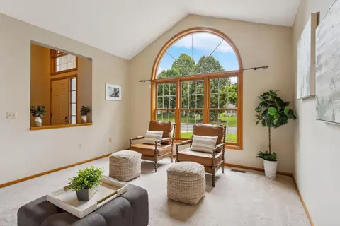 4681 Stratford Ln, Eagan, MN 55123 photo 4