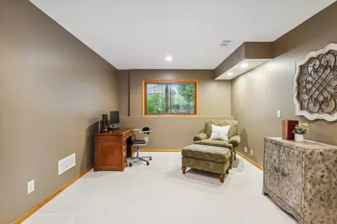 4681 Stratford Ln, Eagan, MN 55123 photo 25