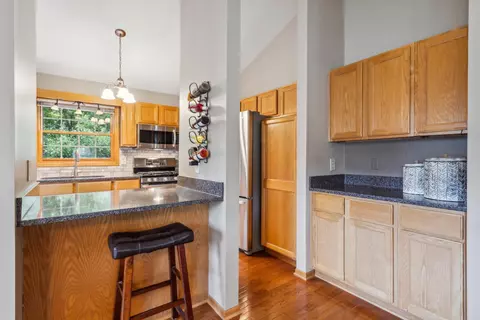 4681 Stratford Ln, Eagan, MN 55123 photo 9