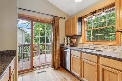 4681 Stratford Ln, Eagan, MN 55123 photo 11
