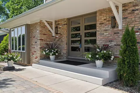 7000 Lanham Ln, Edina, MN 55439