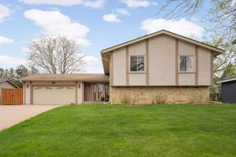 8224 Kingslee Rd, Bloomington, MN 55438