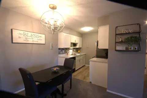 2720 Dale St N #C212, Roseville, MN 55113