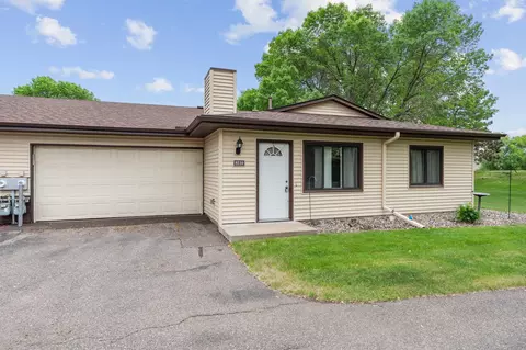 8510 S Maplebrook Cir, Brooklyn Park, MN 55445