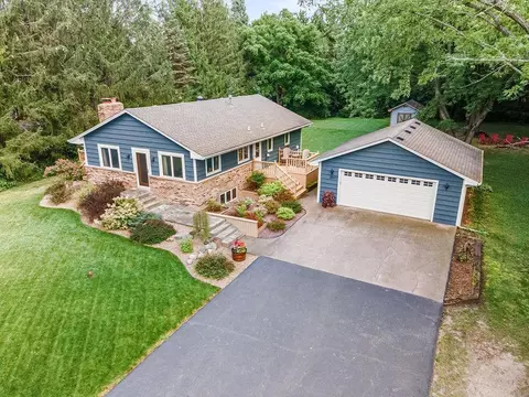 28477 Jocelyn Ave, Chisago City, MN 55013
