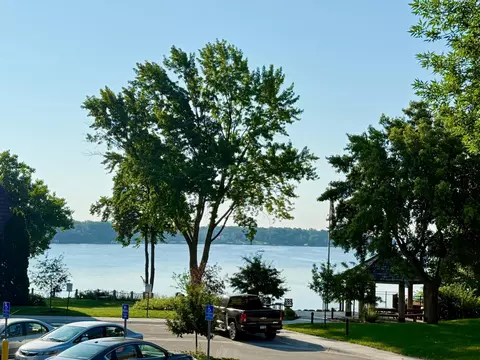 4387 Wilshire Blvd #202, Mound, MN 55364