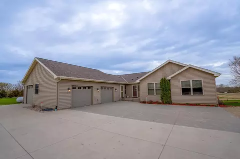19279 Highway 71 NE, New London, MN 56273