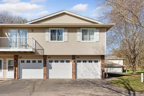 979 Pond View Ct, Vadnais Heights, MN 55127