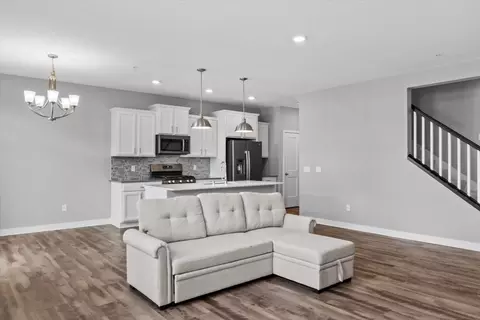 18320 Glastonbury Dr, Lakeville, MN 55044