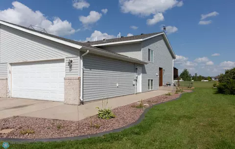 4770 51st St S, Fargo, ND 58104