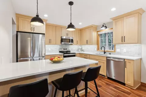 1172 Ravenswood St, Shoreview, MN 55126