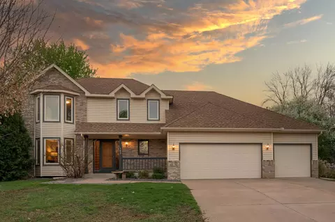 165 Cottonwood Dr, Vadnais Heights, MN 55127