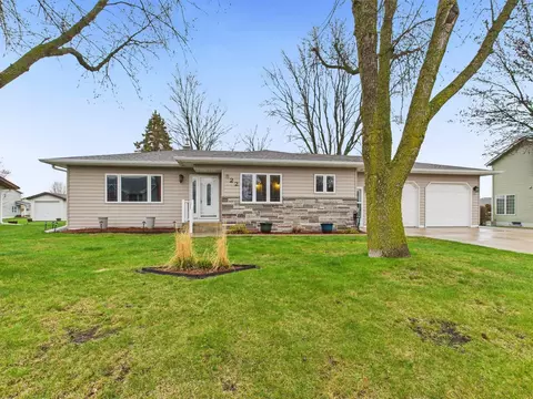322 8th St SE, Freeport, MN 56331
