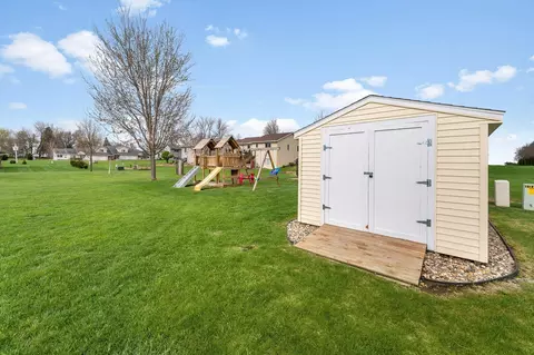 Exterior - 360 River Bluff Dr, Windom, MN 56101 photo 10 of 11