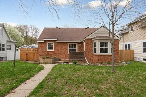 728 Belgrade Ave, North Mankato, MN 56003
