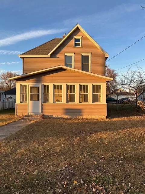 15 1st St SE, Melrose, MN 56352